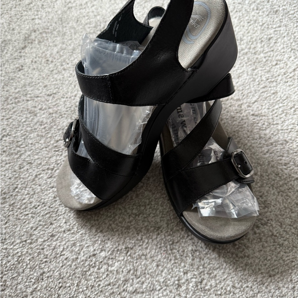 Women's Dansko Black Leather Sandals size 40 (8.5)